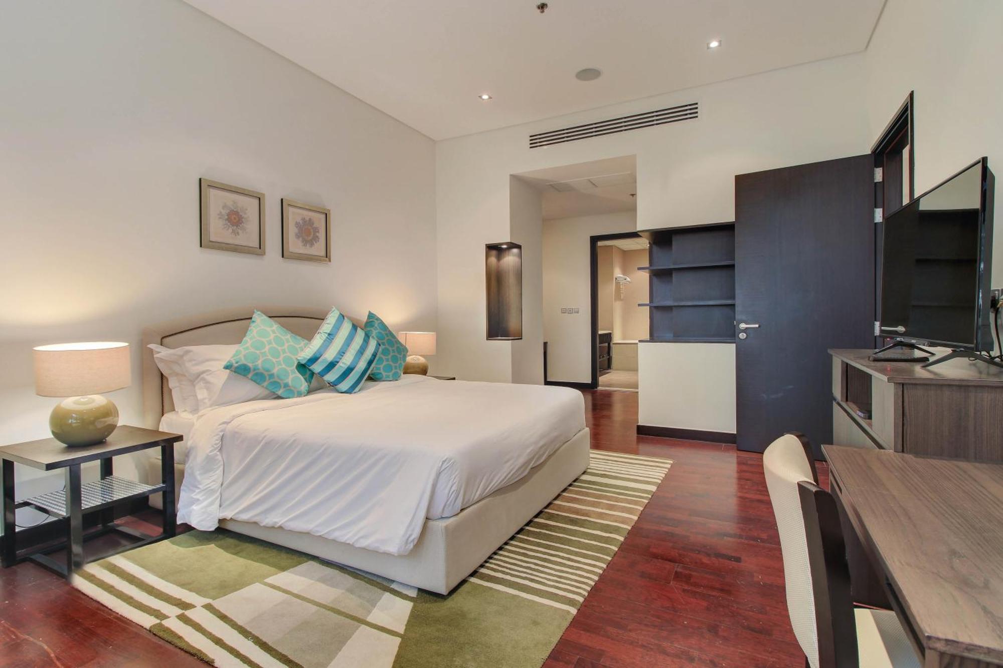 Luxe Getaways Royal Amwaj Palm Jumeirah Resort Apartment Holiday Home Дубай Екстер'єр фото