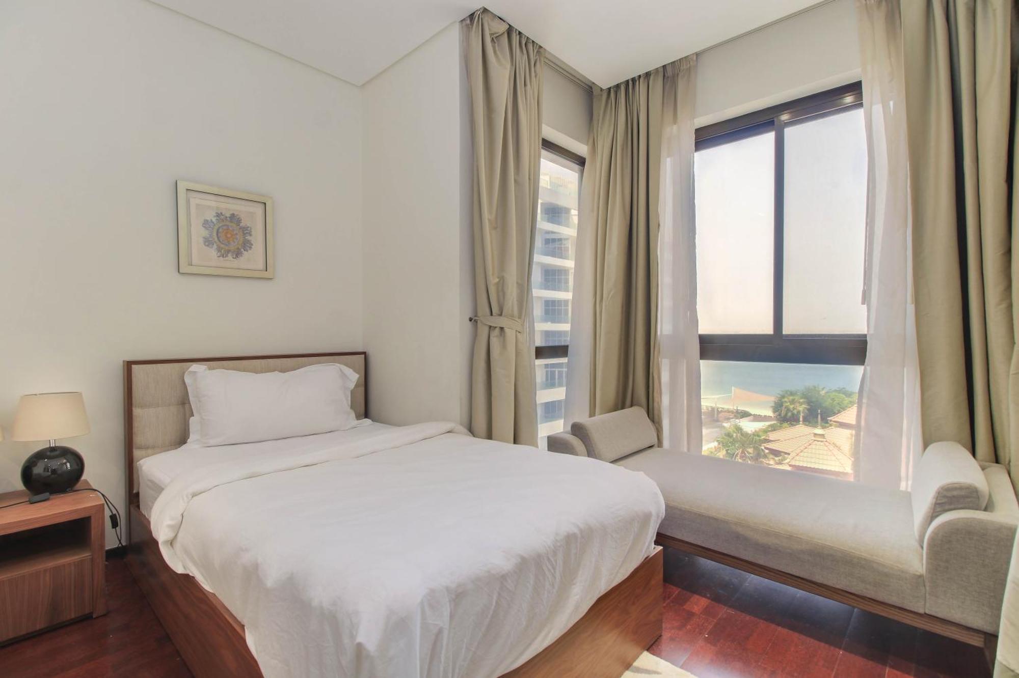 Luxe Getaways Royal Amwaj Palm Jumeirah Resort Apartment Holiday Home Дубай Екстер'єр фото